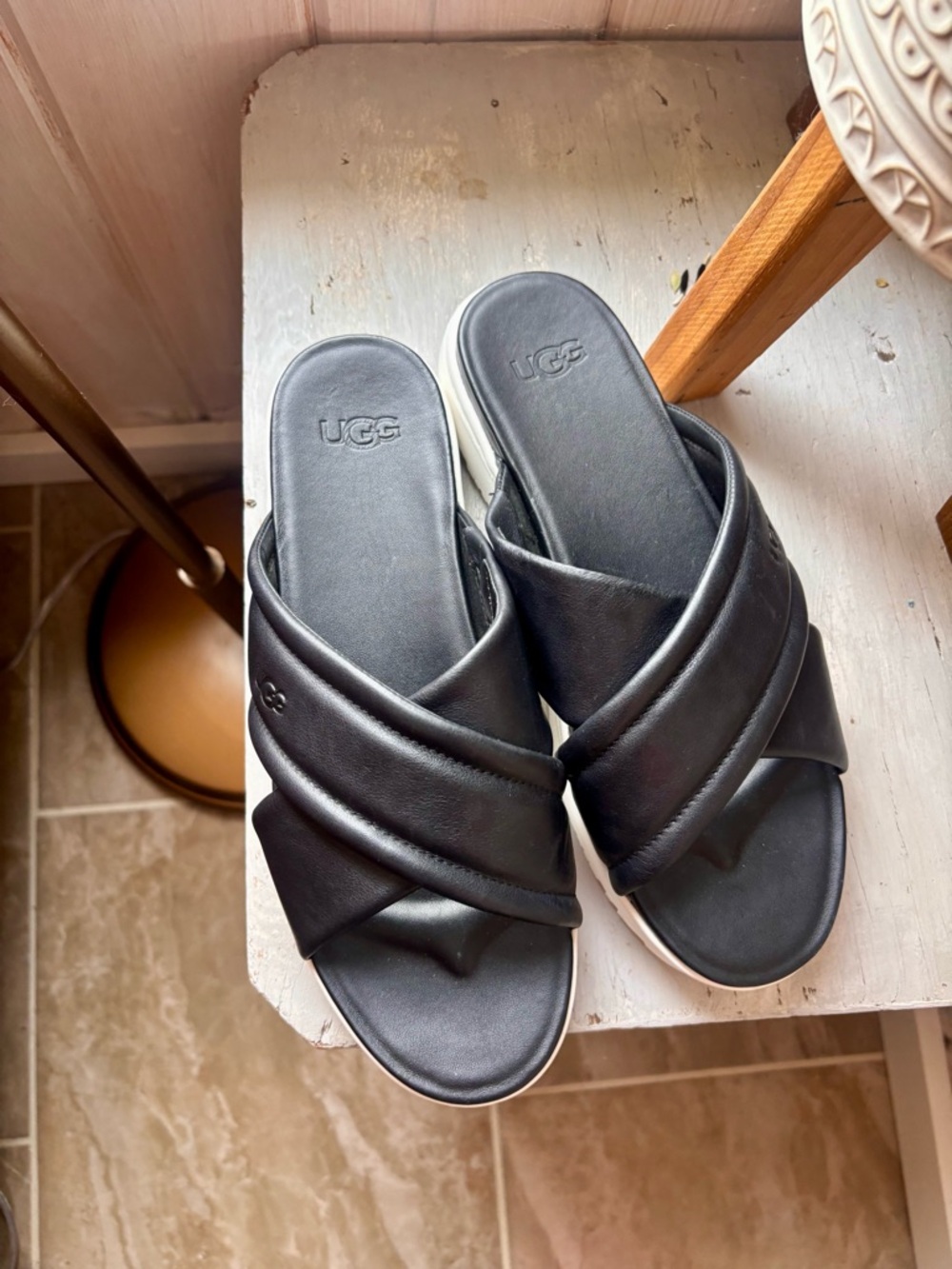 UGG | Zayne cross Band sandal | size 9 - Picture 3 of 6